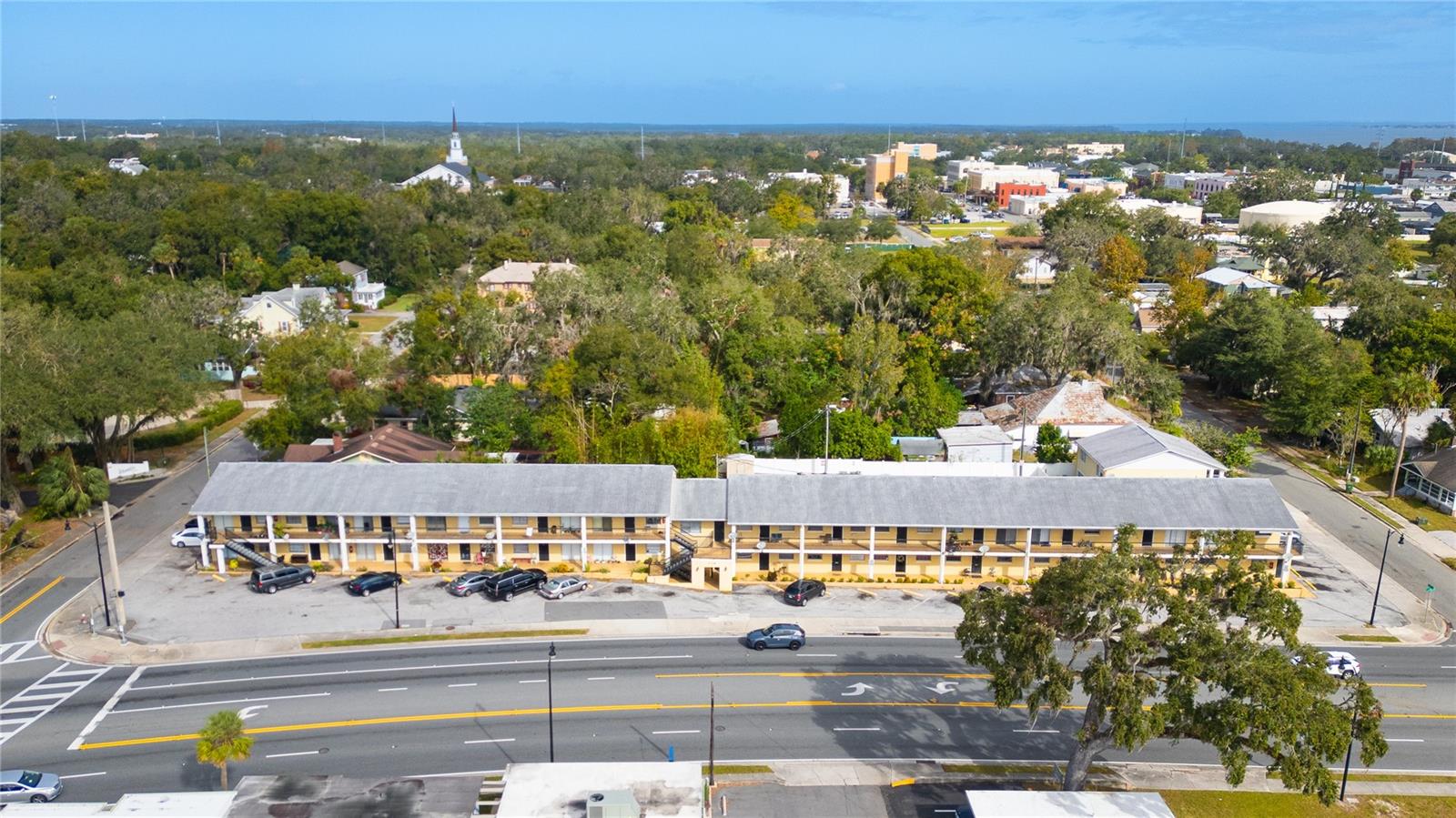 Welcome to Parkside Apartments, a package of 19 out of 30 condos in Leesburg, FL. This meticulously maintained property offers a lucrative investment opportunity with strong rental potential and an excellent location across from Venetian Gardens. The package includes 7 one-bedroom, one-bath units, 10 spacious two-bedroom, one-bath units, and 2 two-bedroom, one-bath townhouses for those seeking a more private, multi-level layout.
With 63% ownership of the property, this offering also grants full control of the Homeowners Association (HOA). This level of ownership allows complete influence over property management decisions and day-to-day operations, ensuring that the owner has the authority to guide the community’s direction and maintain property standards.