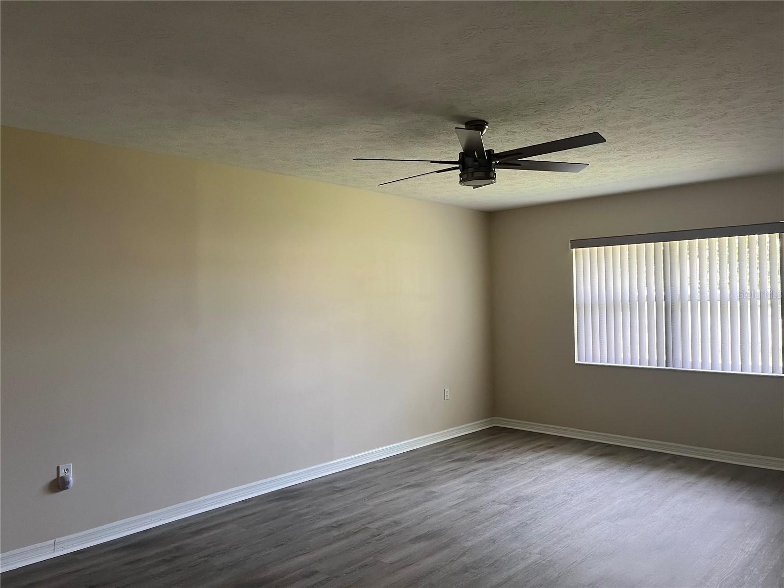 LEISURE LAKES SEC 01 - Residential Lease