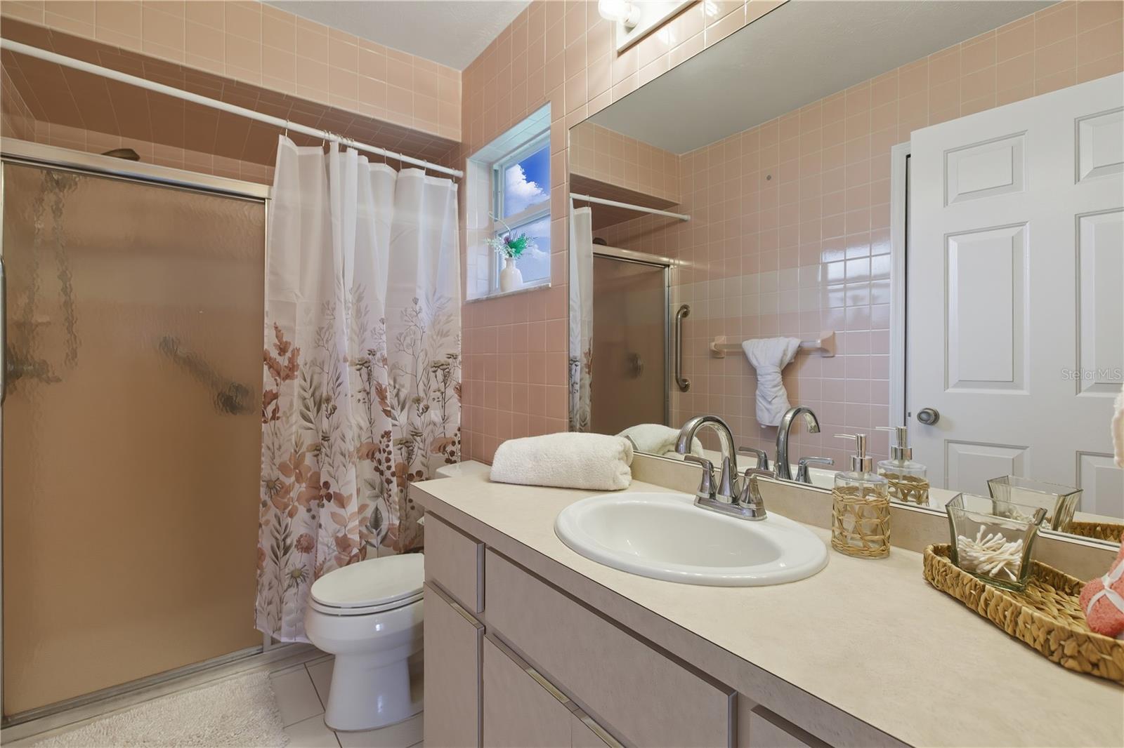 LEISURE LAKES SEC 01 - Residential Lease