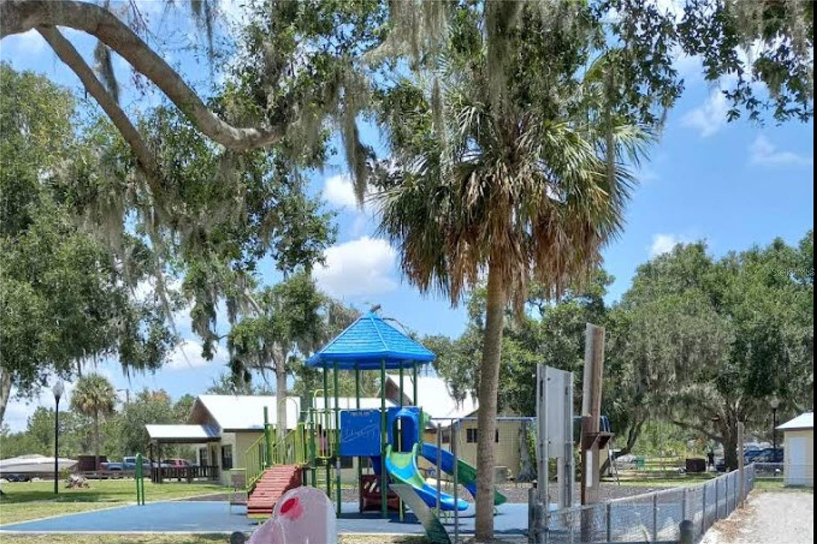 LEISURE LAKES SEC 01 - Residential Lease