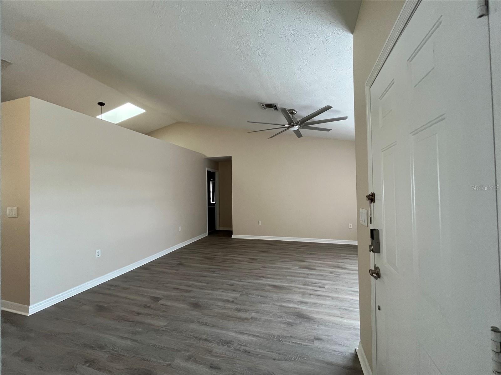 LEISURE LAKES SEC 01 - Residential Lease