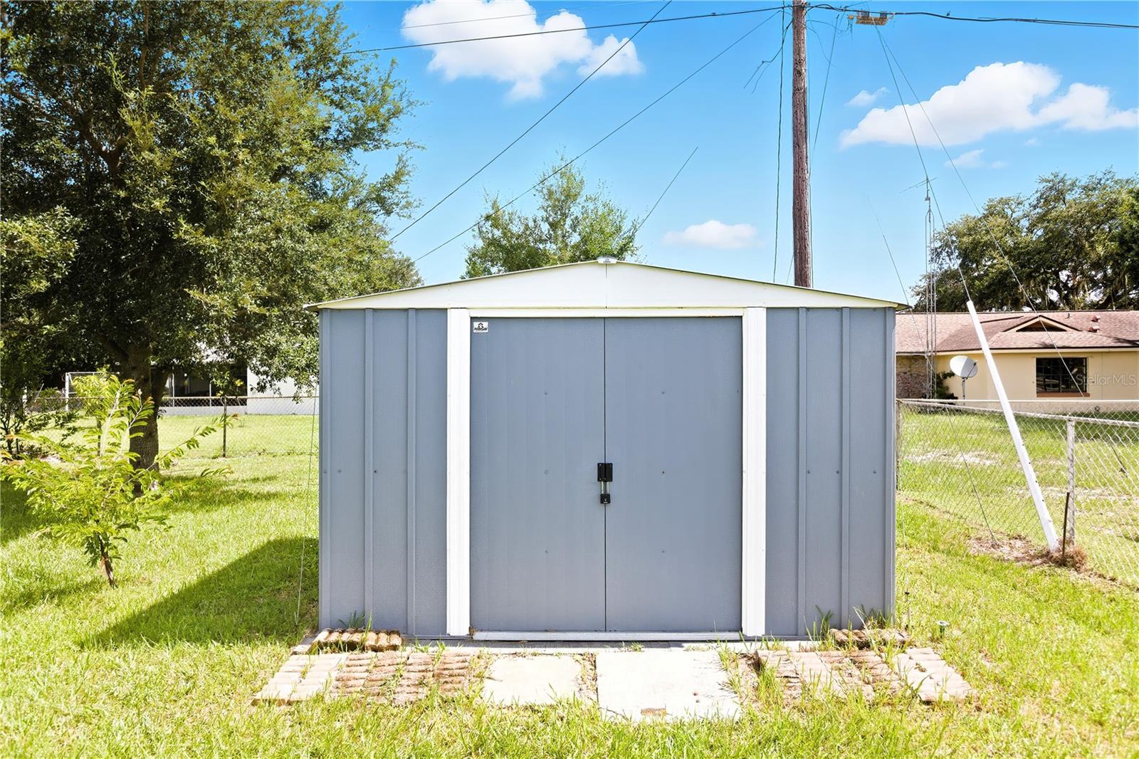 LEISURE LAKES SEC 01 - Residential Lease