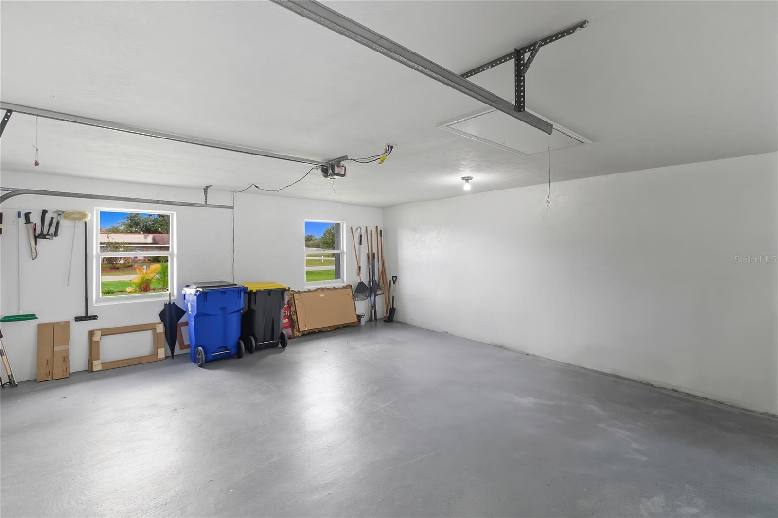 LEISURE LAKES SEC 01 - Residential Lease