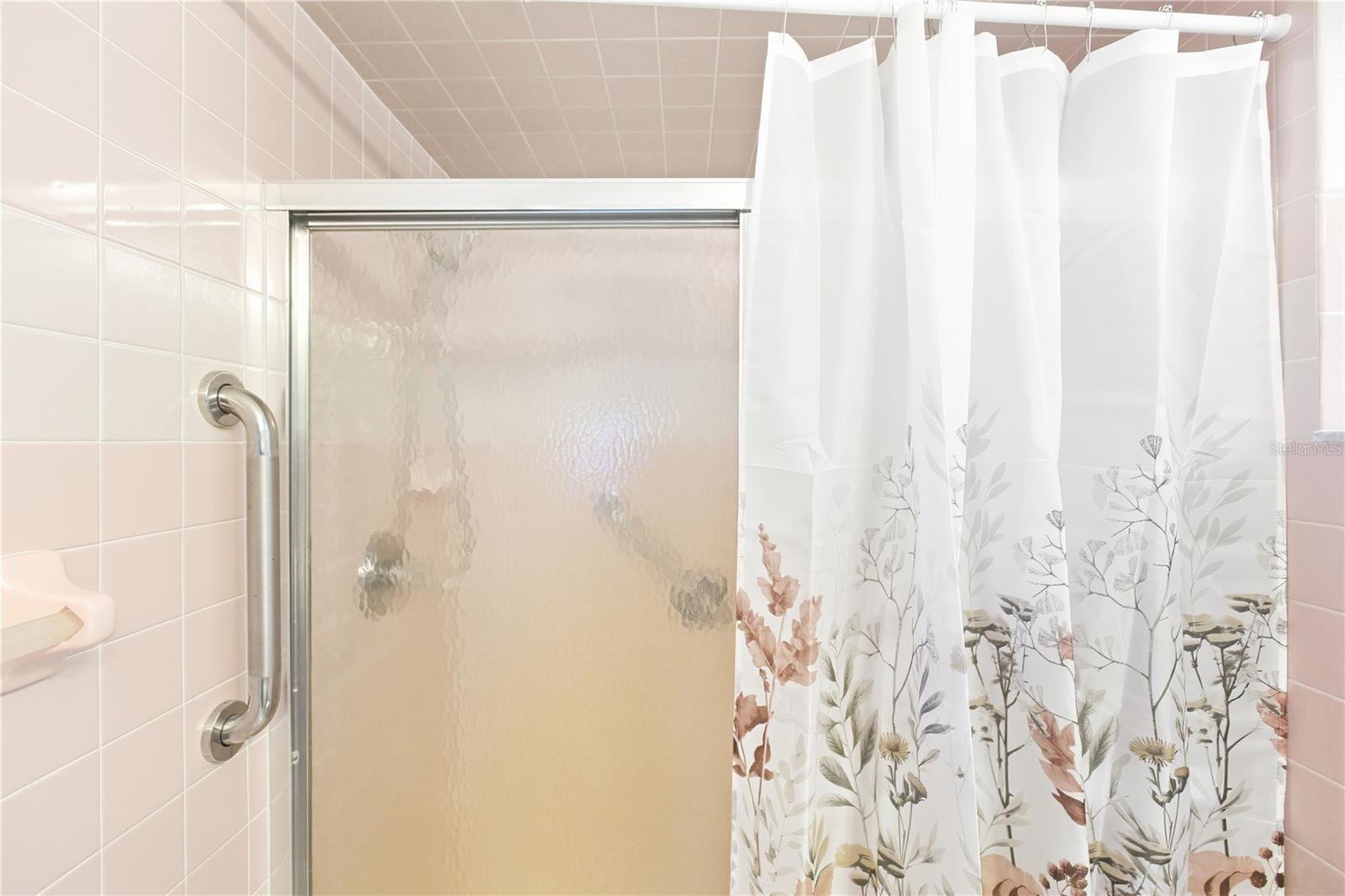 LEISURE LAKES SEC 01 - Residential Lease