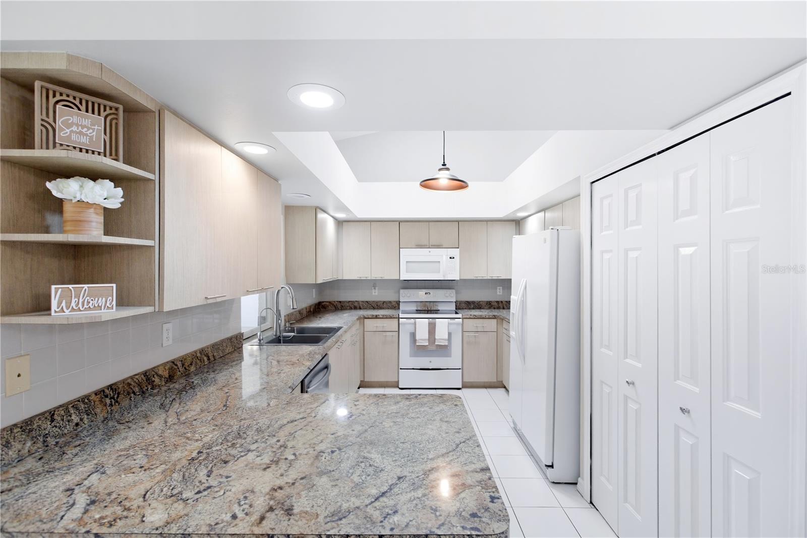 LEISURE LAKES SEC 01 - Residential Lease