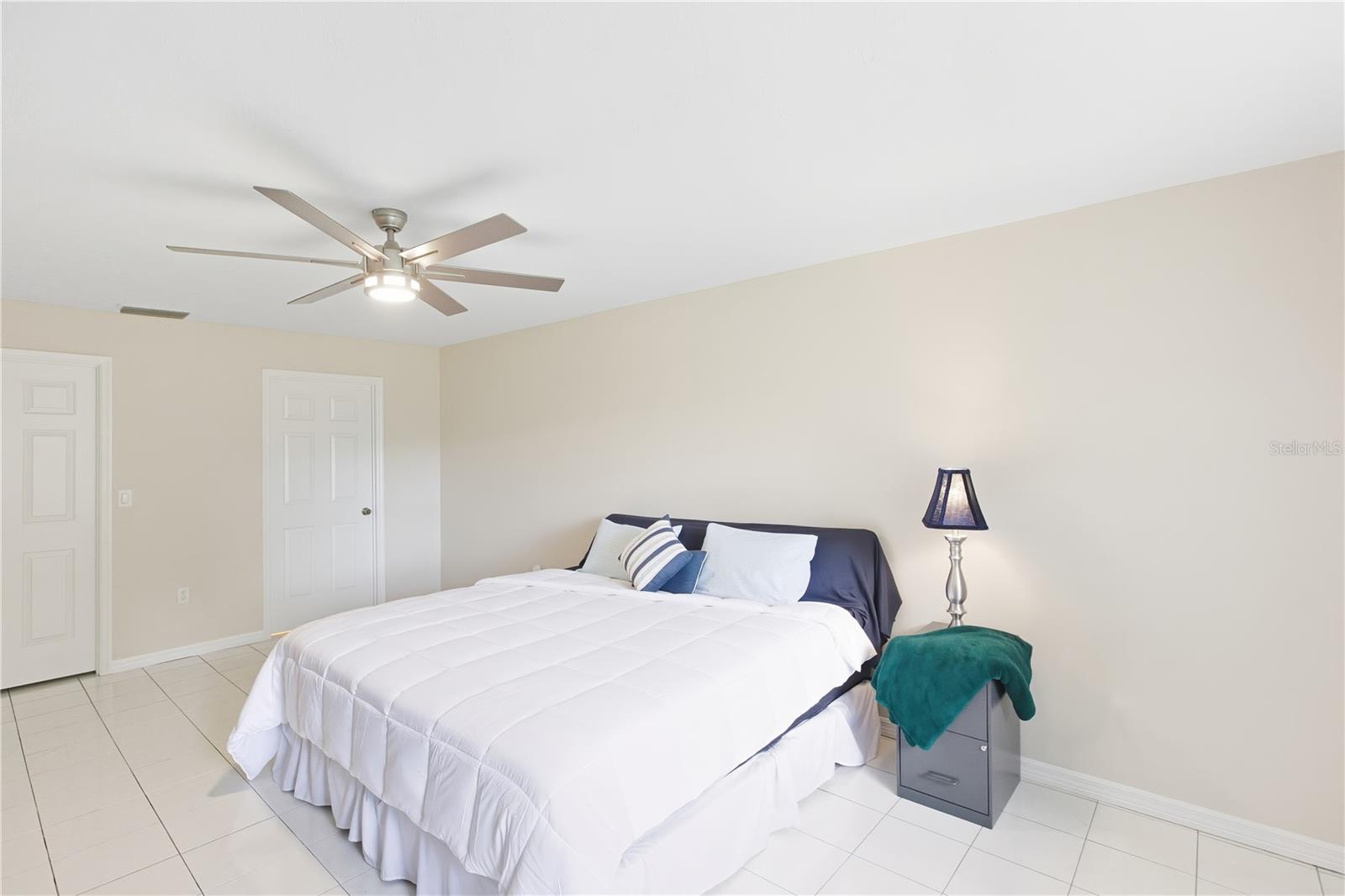 LEISURE LAKES SEC 01 - Residential Lease