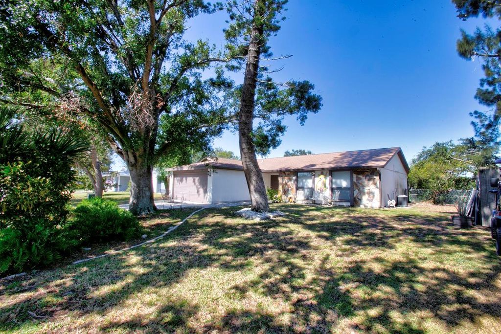 Photo of 6116 38th Avenue W, Bradenton, FL 34209 (MLS # A4669240)