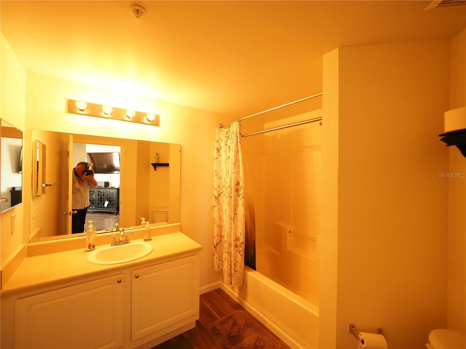 LAS PALMAS - Residential Lease