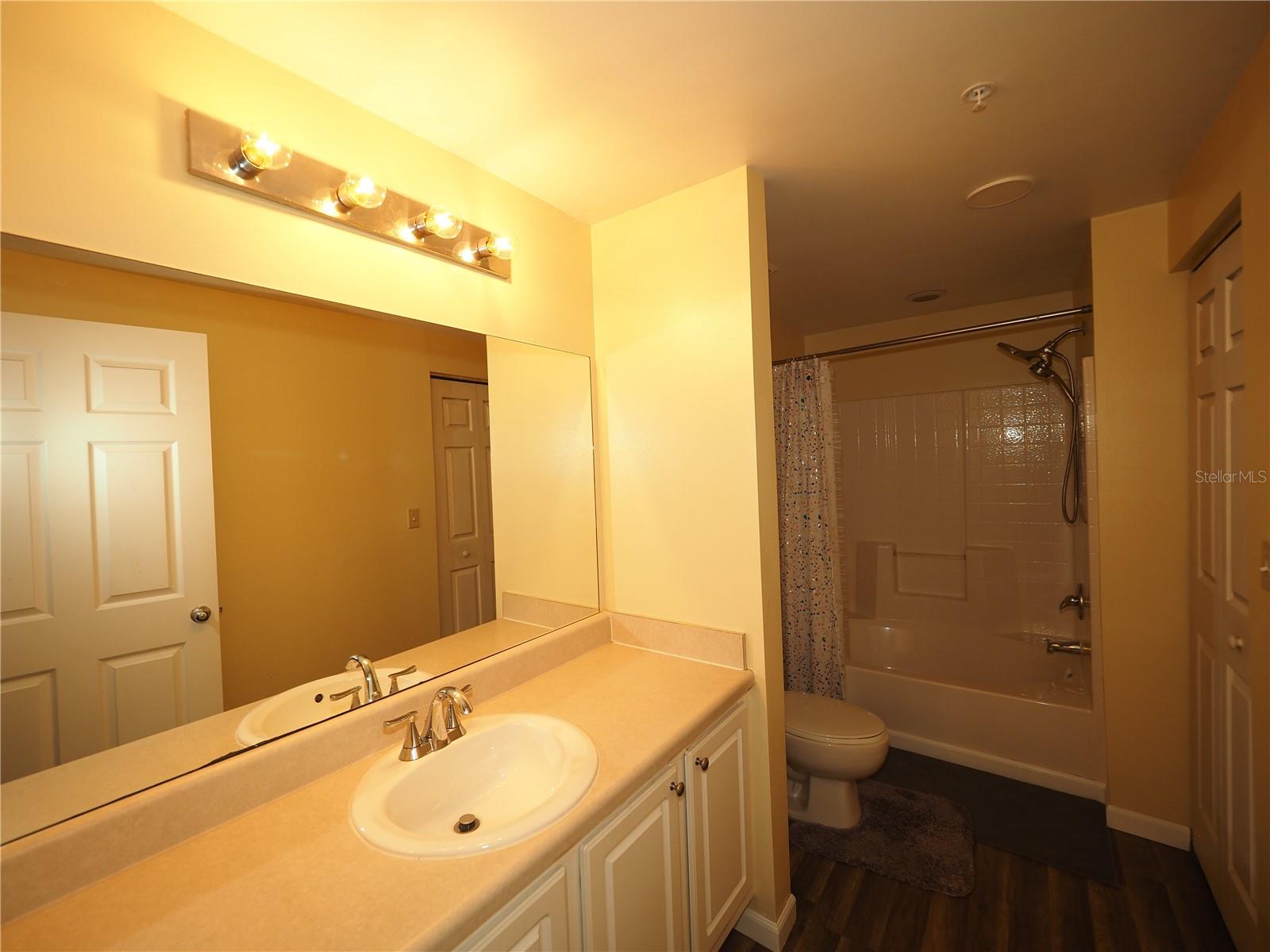 LAS PALMAS - Residential Lease