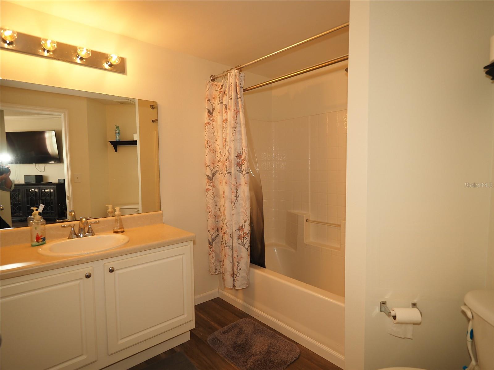 LAS PALMAS - Residential Lease