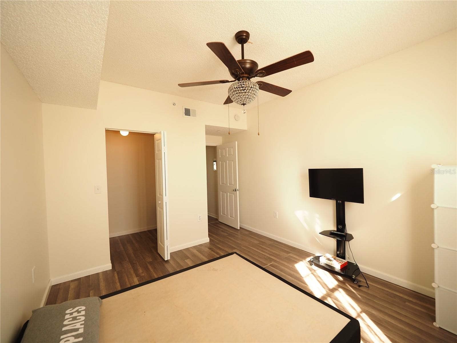 LAS PALMAS - Residential Lease