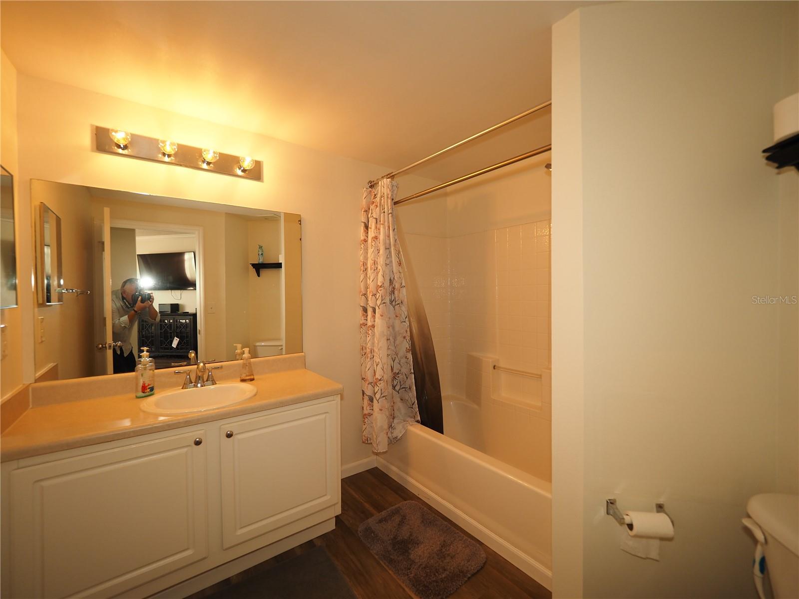 LAS PALMAS - Residential Lease