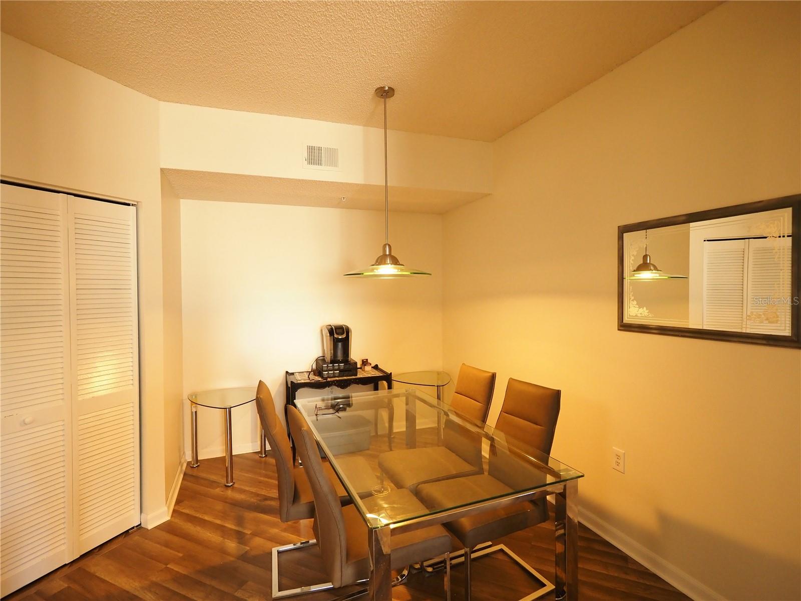 LAS PALMAS - Residential Lease