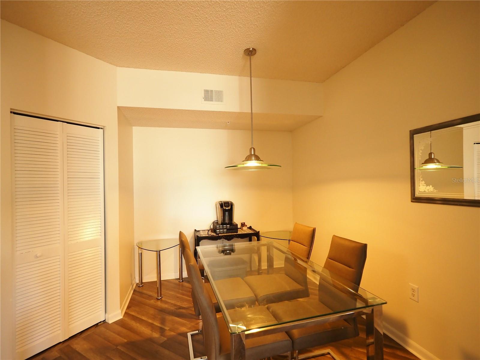 LAS PALMAS - Residential Lease