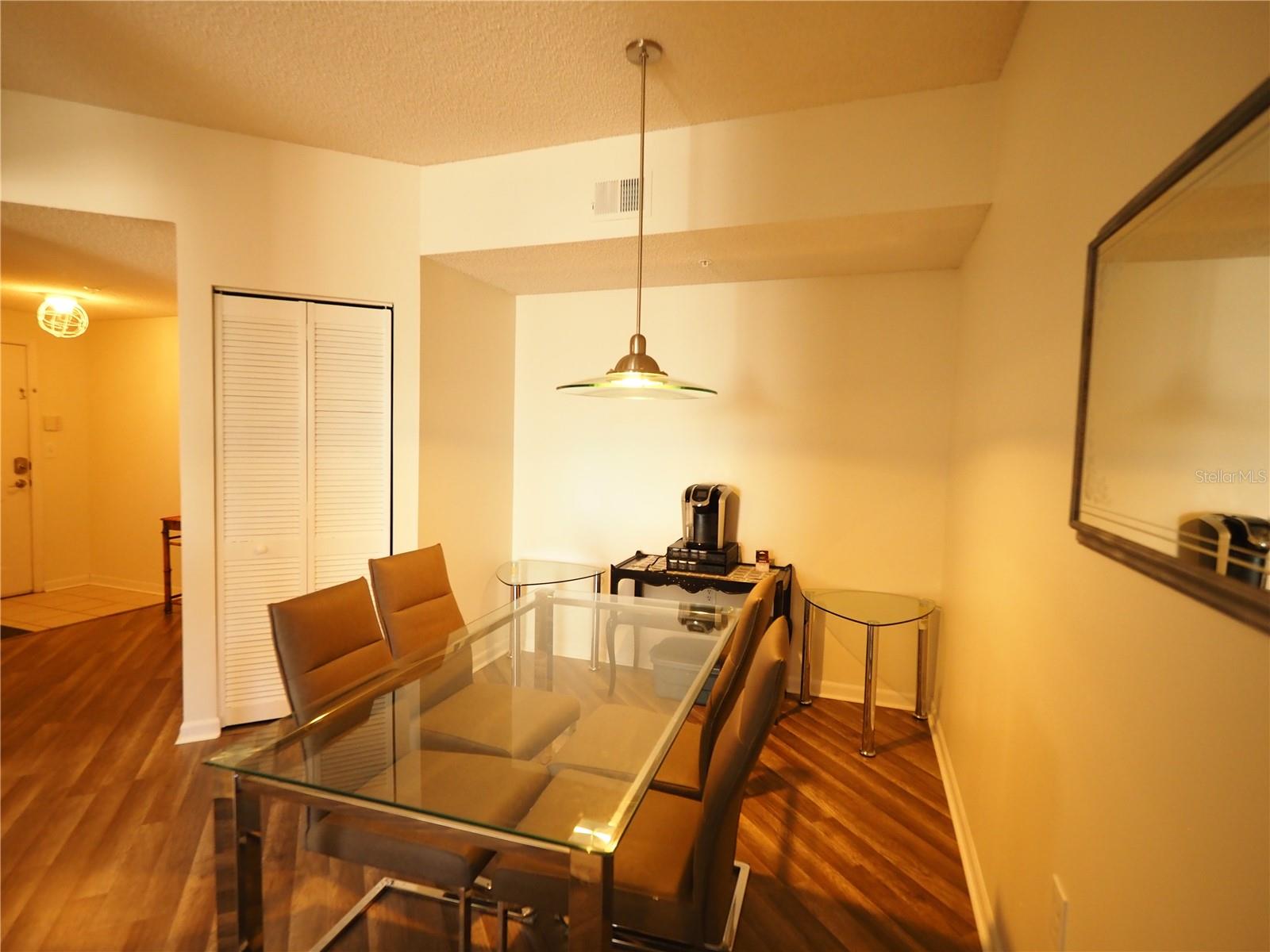 LAS PALMAS - Residential Lease