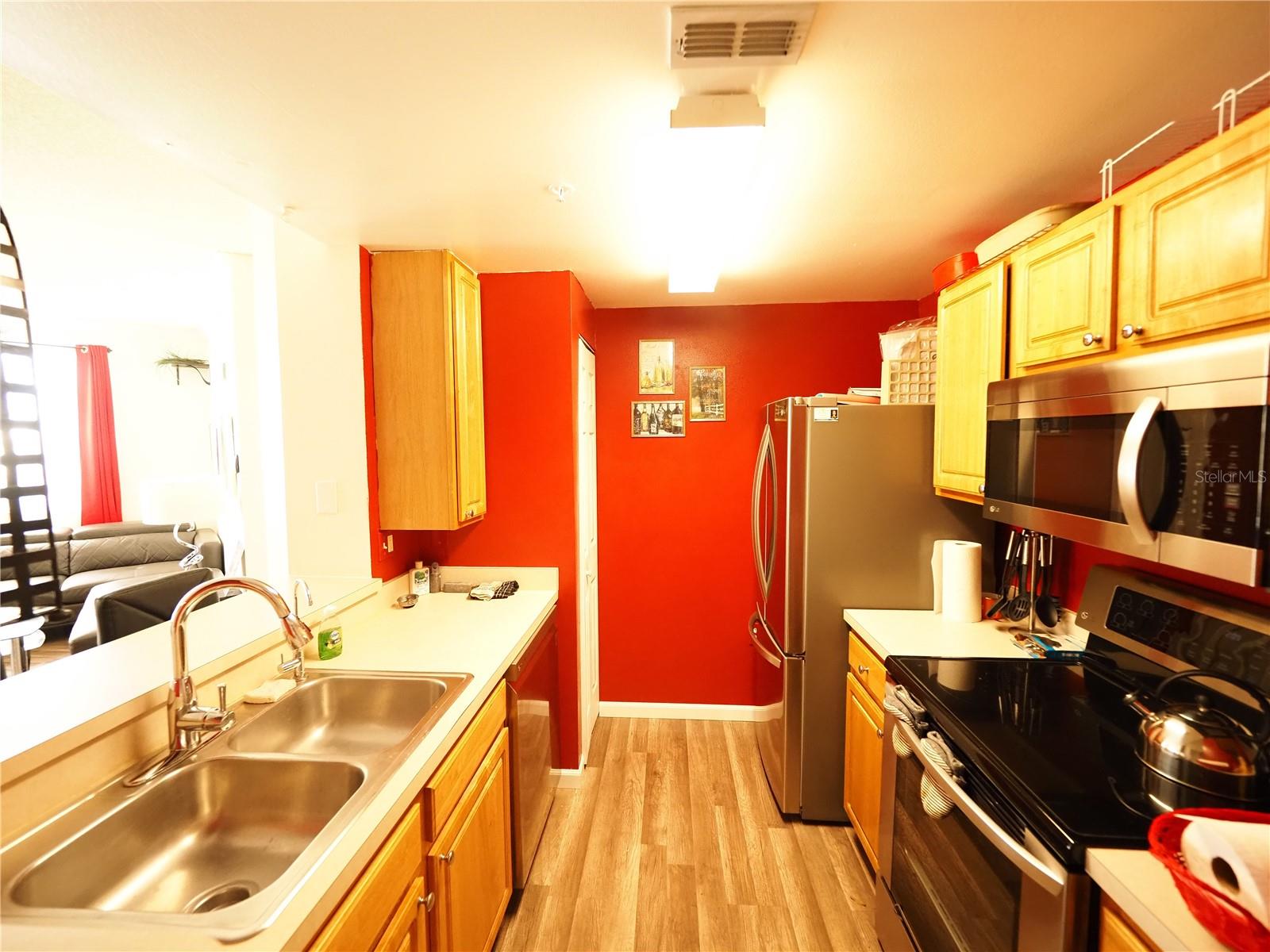 LAS PALMAS - Residential Lease