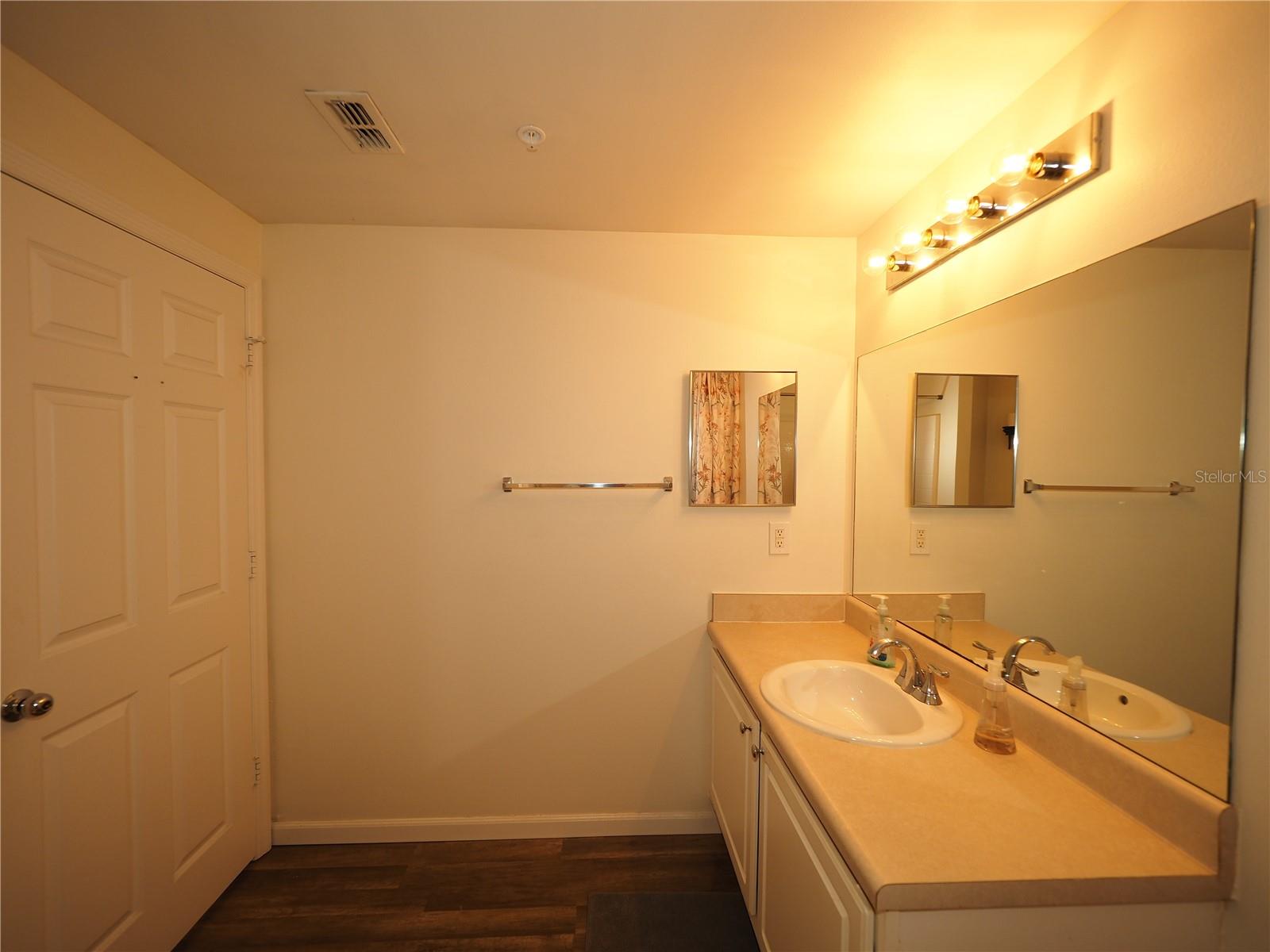 LAS PALMAS - Residential Lease