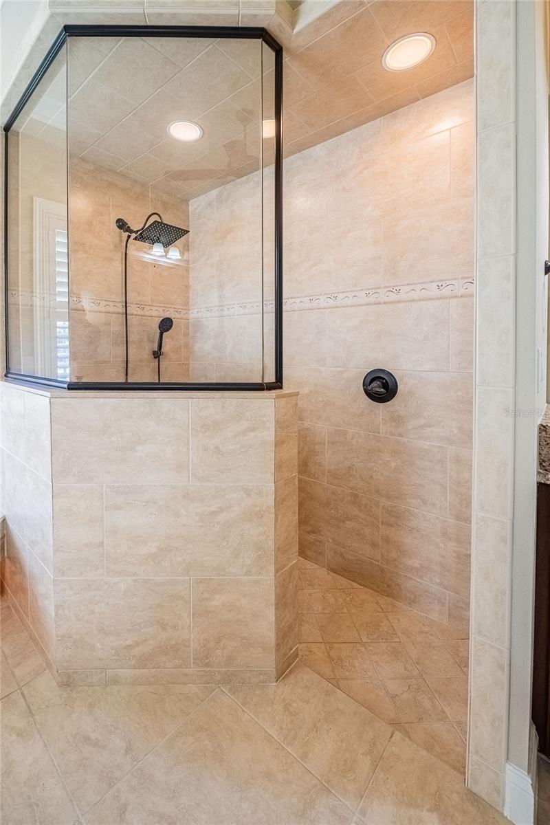 CRESCENT WOODS - Residential Lease