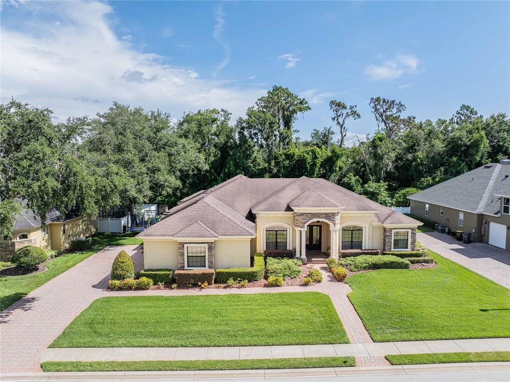 Photo of 6658 Crescent Woods Circle, Lakeland, FL 33813 (MLS # L4957330)