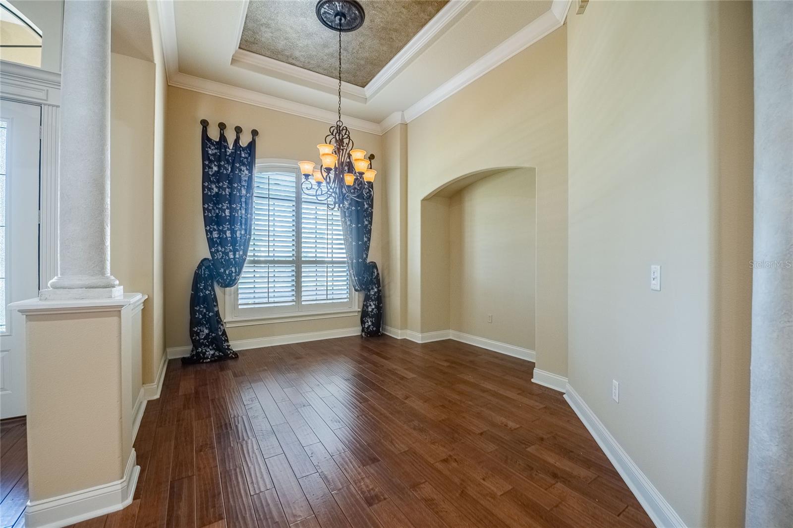 CRESCENT WOODS - Residential Lease