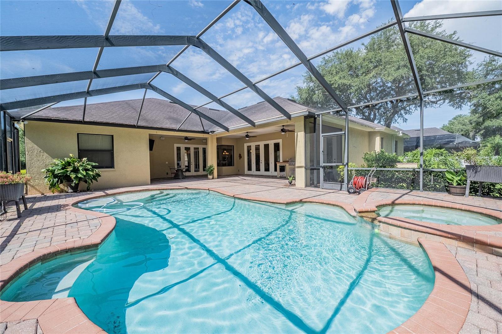 CRESCENT WOODS - Residential Lease