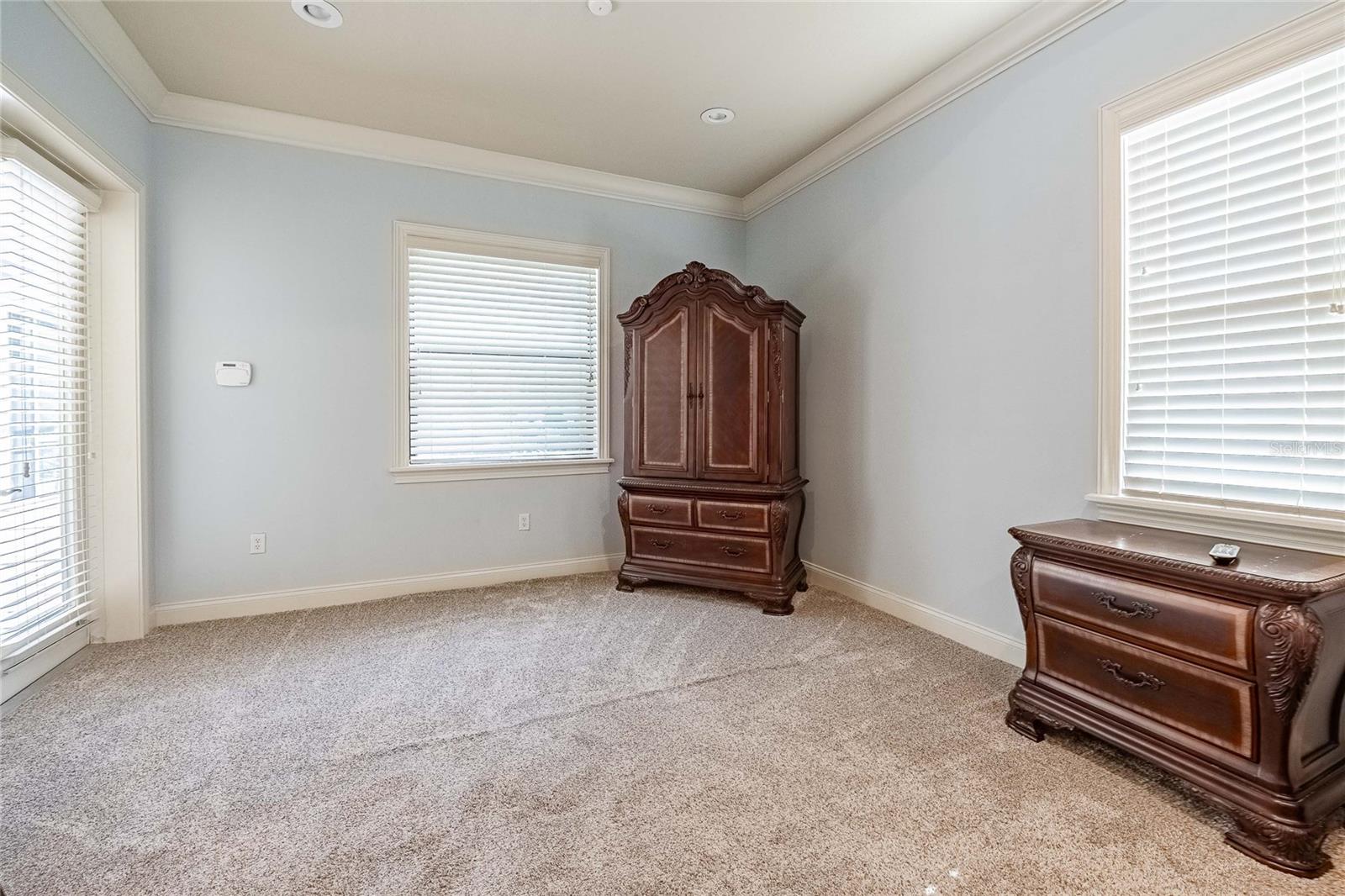 CRESCENT WOODS - Residential Lease