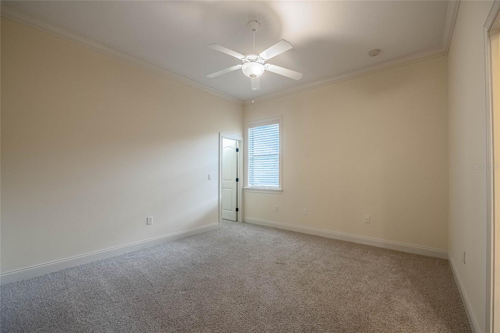 CRESCENT WOODS - Residential Lease