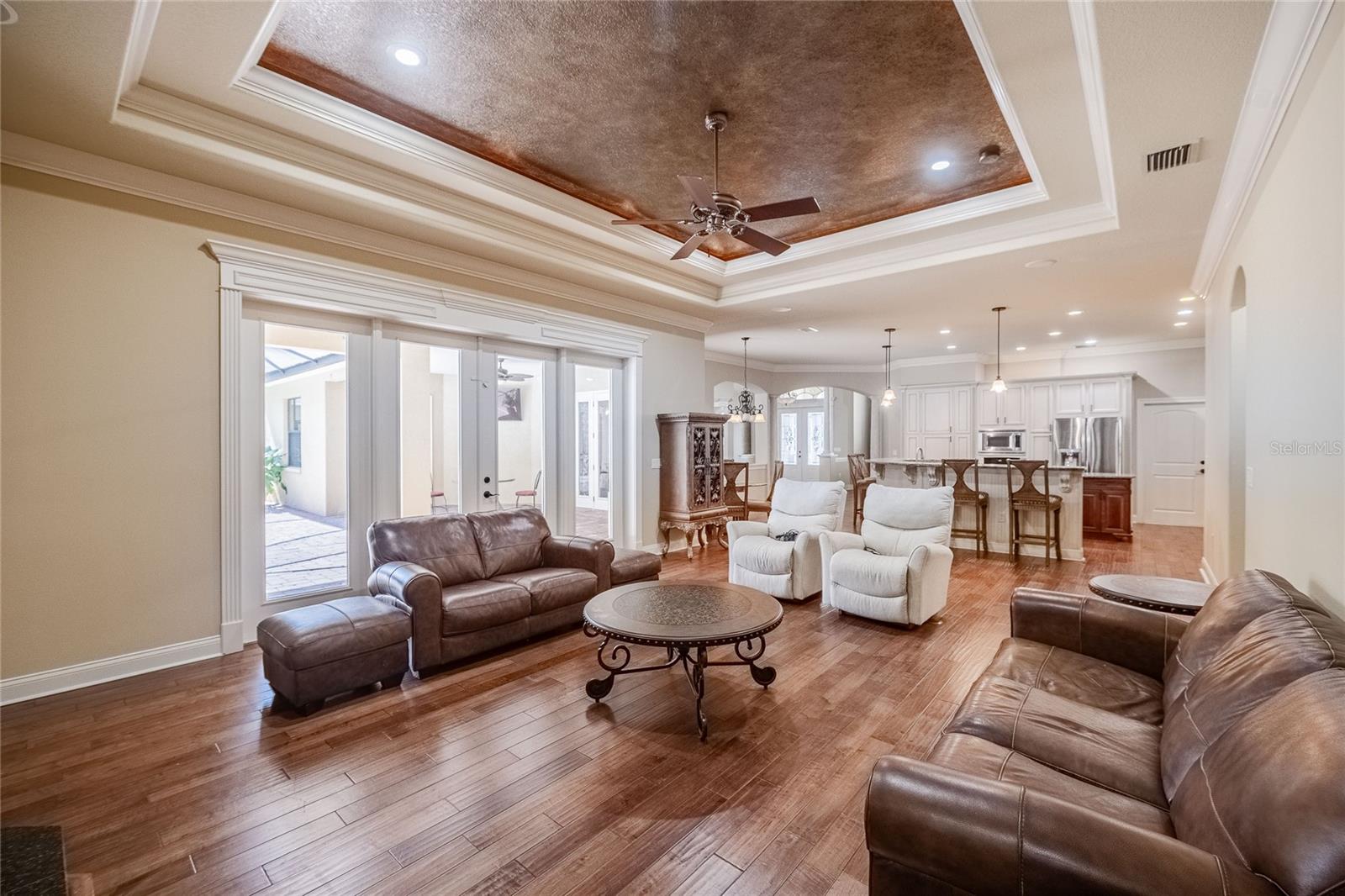 CRESCENT WOODS - Residential Lease