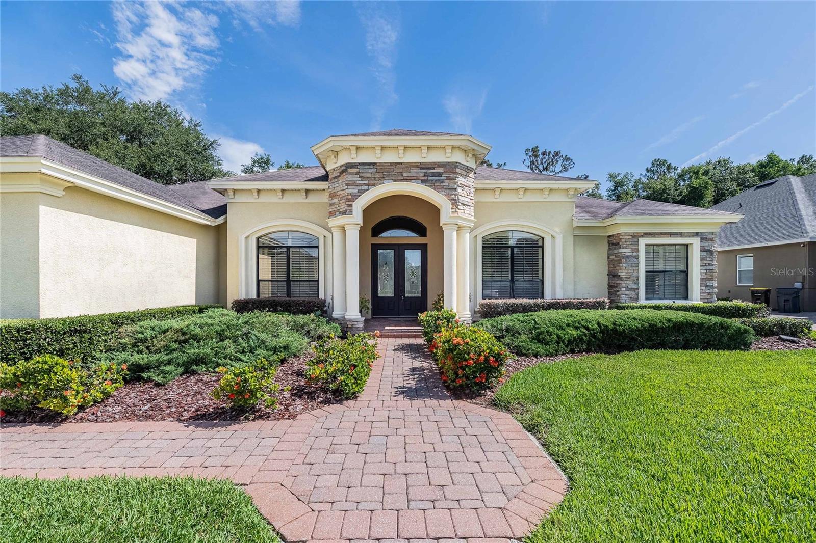 CRESCENT WOODS - Residential Lease