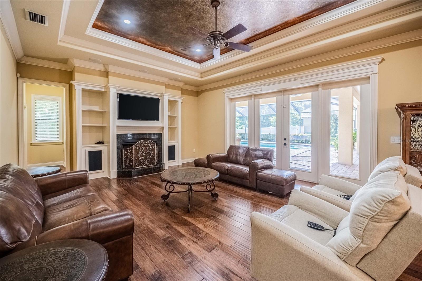 CRESCENT WOODS - Residential Lease