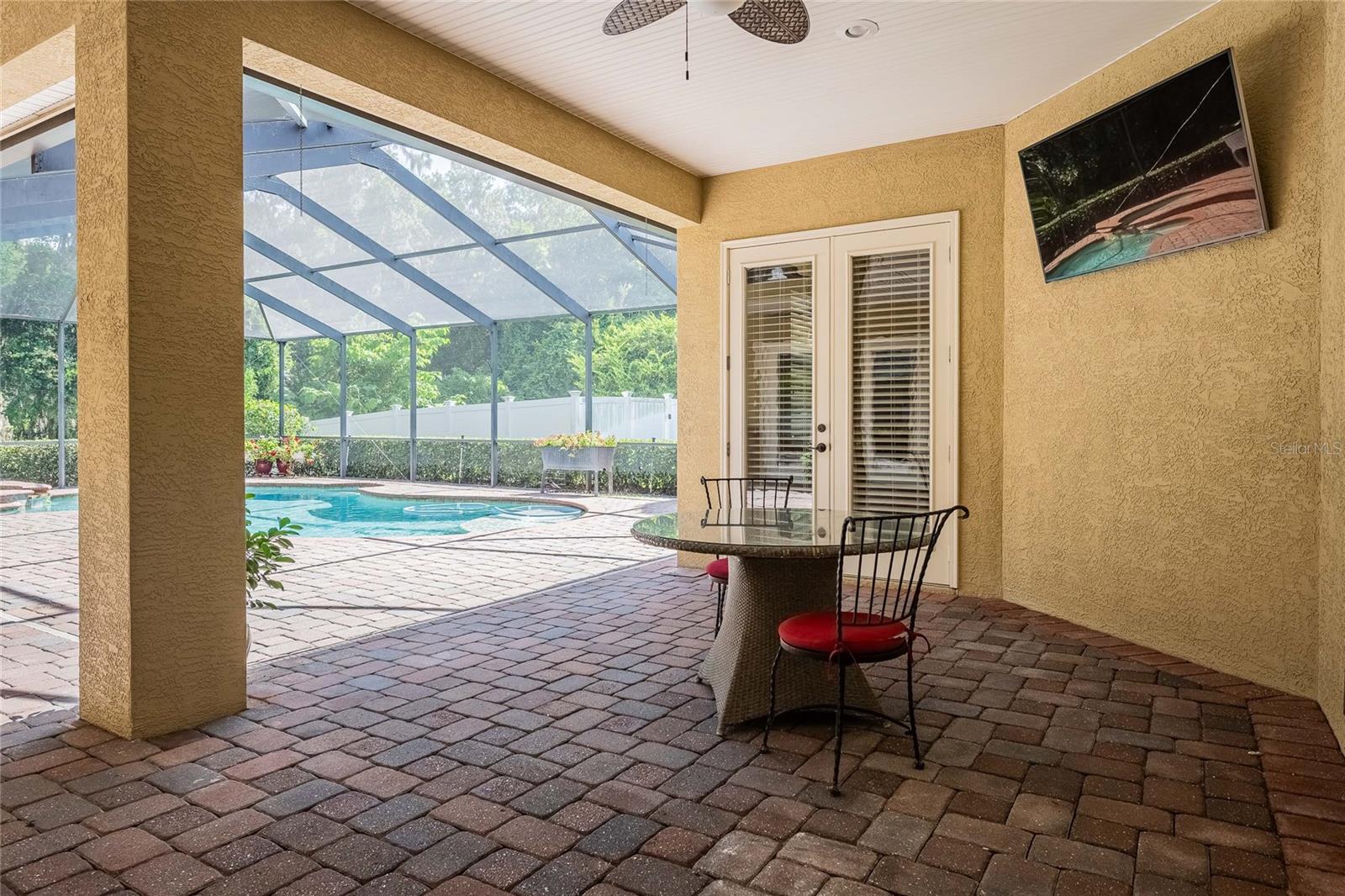 CRESCENT WOODS - Residential Lease