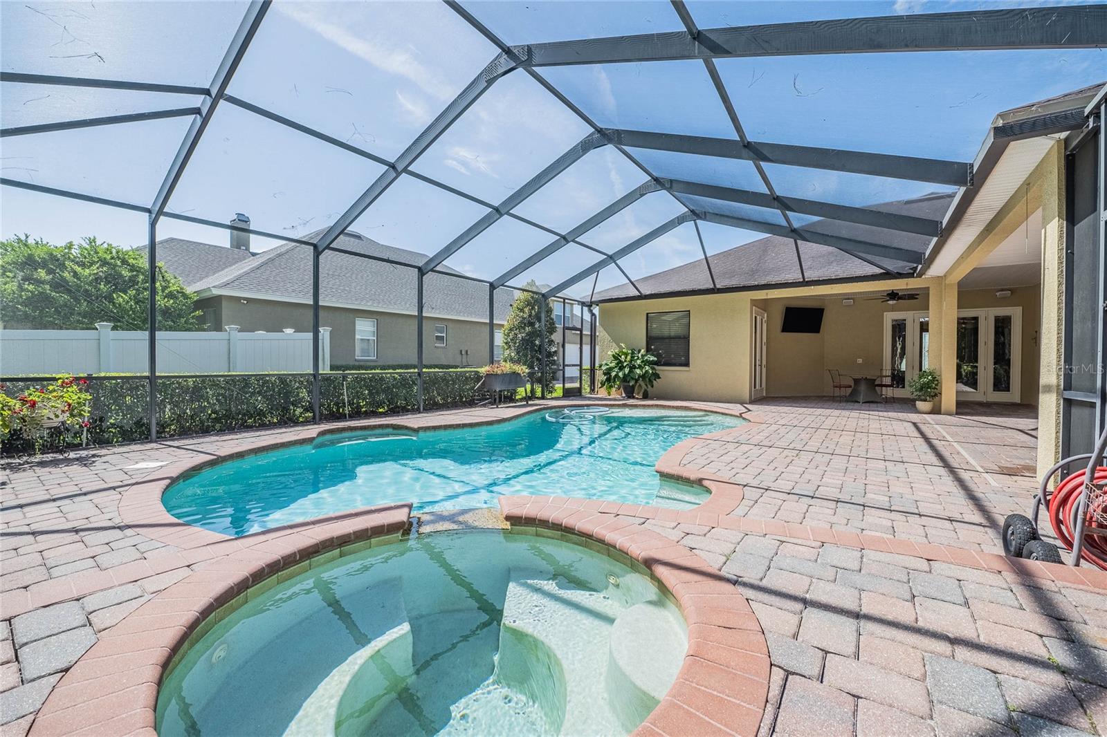 CRESCENT WOODS - Residential Lease