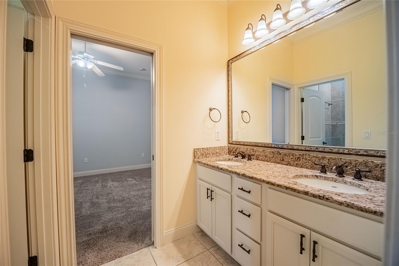 CRESCENT WOODS - Residential Lease