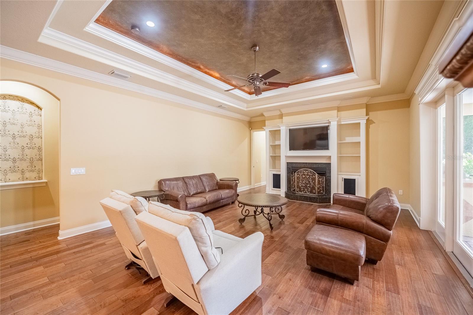 CRESCENT WOODS - Residential Lease