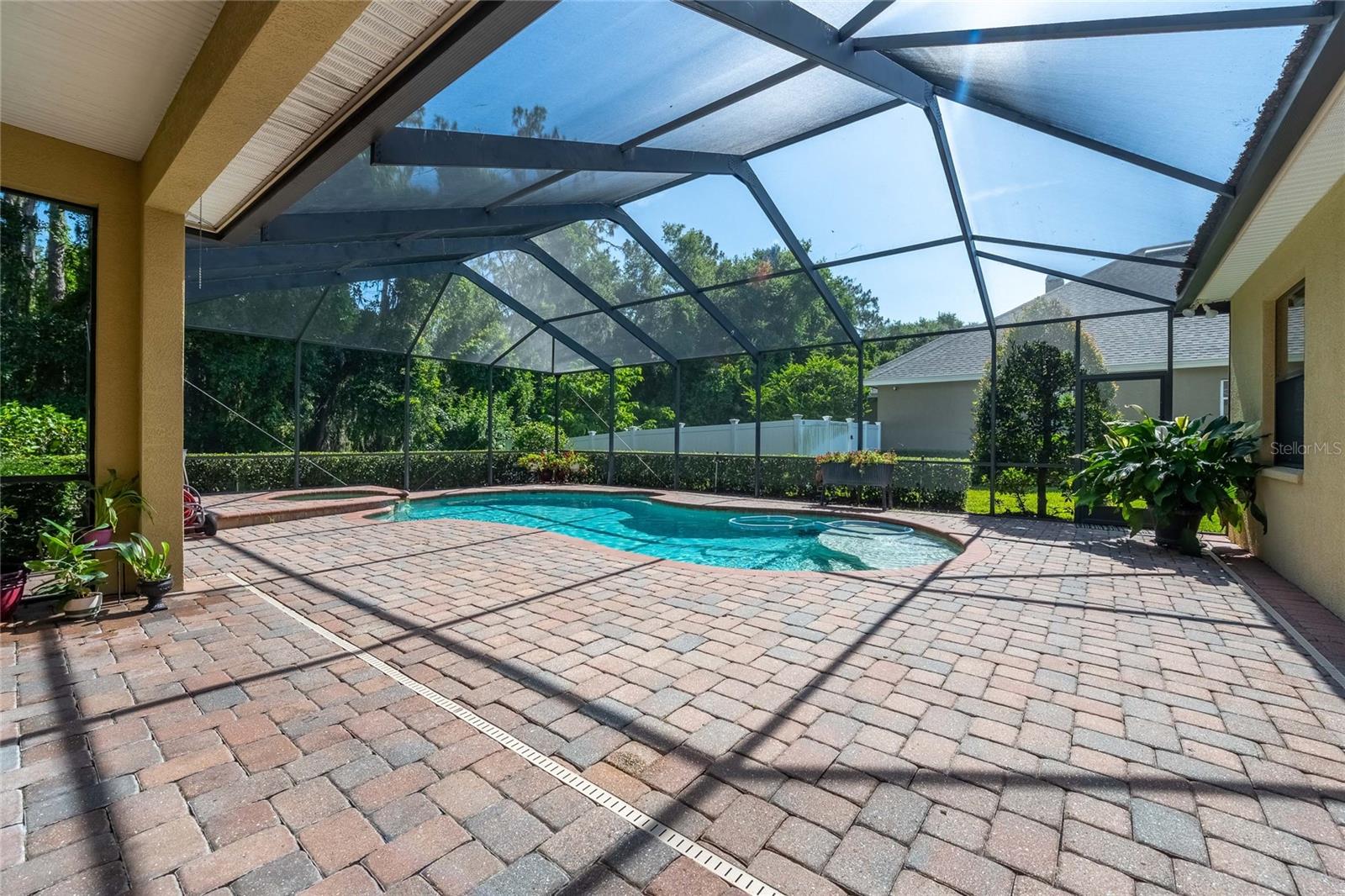 CRESCENT WOODS - Residential Lease