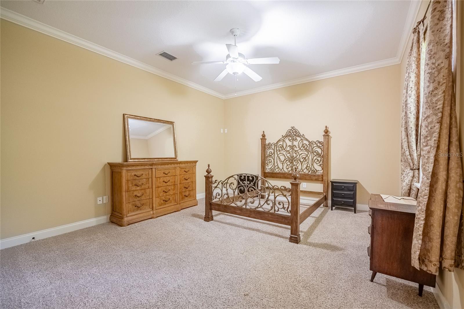 CRESCENT WOODS - Residential Lease