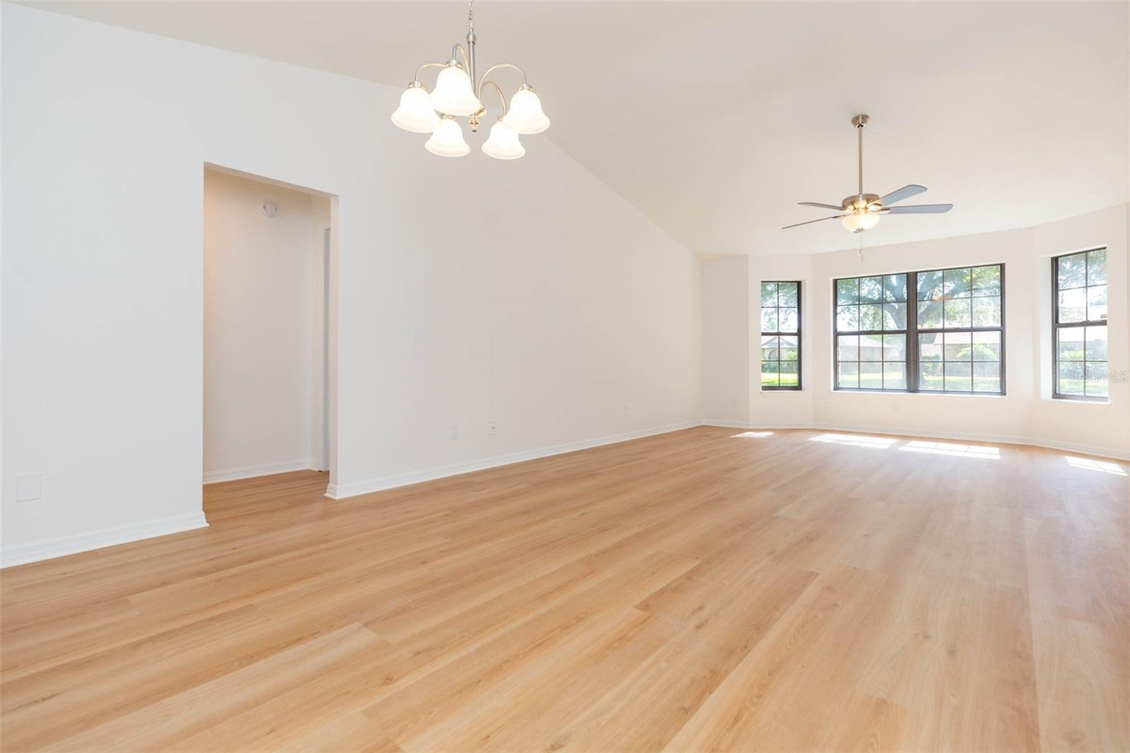 SILVER OAKS PH 01 - Residential