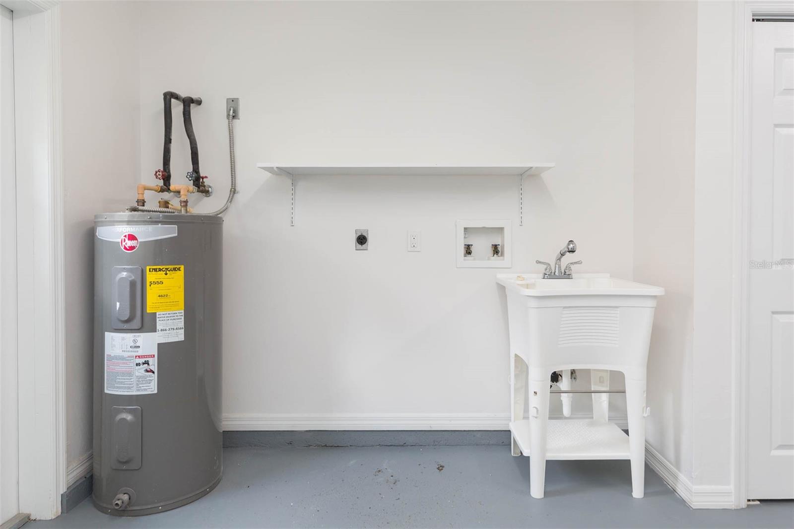 SILVER OAKS PH 01 - Residential