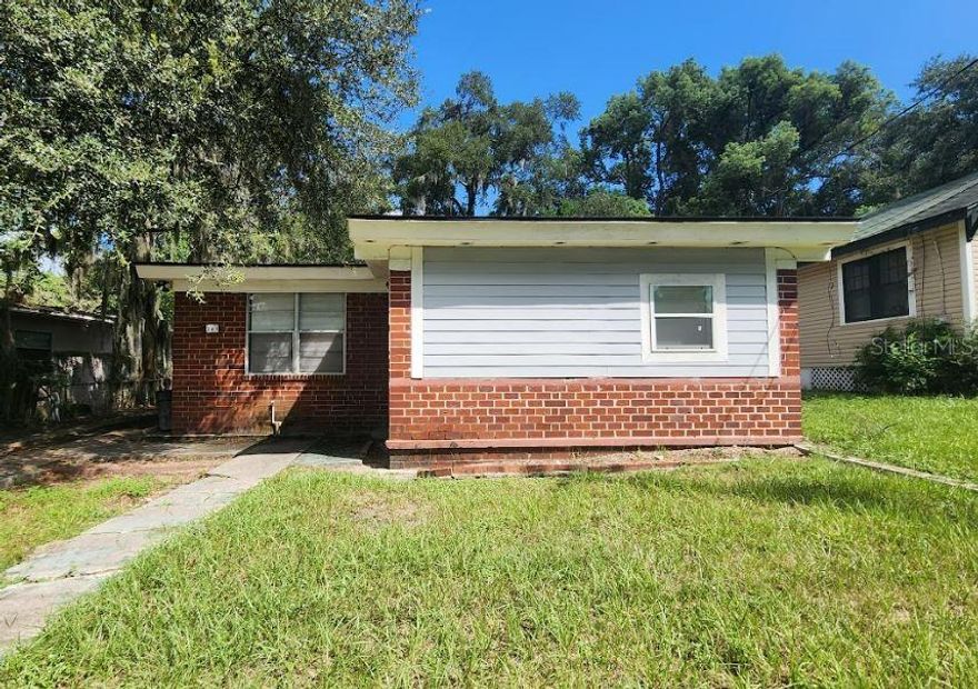 MOVE IN SPECIAL:  1 Month Free!  This recently updated 3 bedroom, 1 bathroom home is located off of Pearl St on the NorthSide and is less than a mile from Tallulah Park with playgrounds and other activities! It features a beautiful brick exterior and a well hidden detached garage that can accommodate 1 car and have plenty of room left for your additional storage needs and full size washer & dryer connections.  This home features tile throughout for easy upkeep & an open kitchen, dining & living space - great for entertaining.  This home is a must see. Pet Friendly!