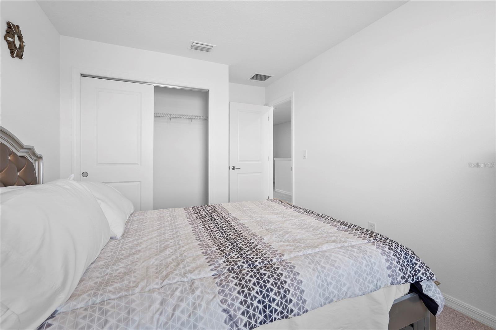 VINTERRA TWNHMS - Residential Lease