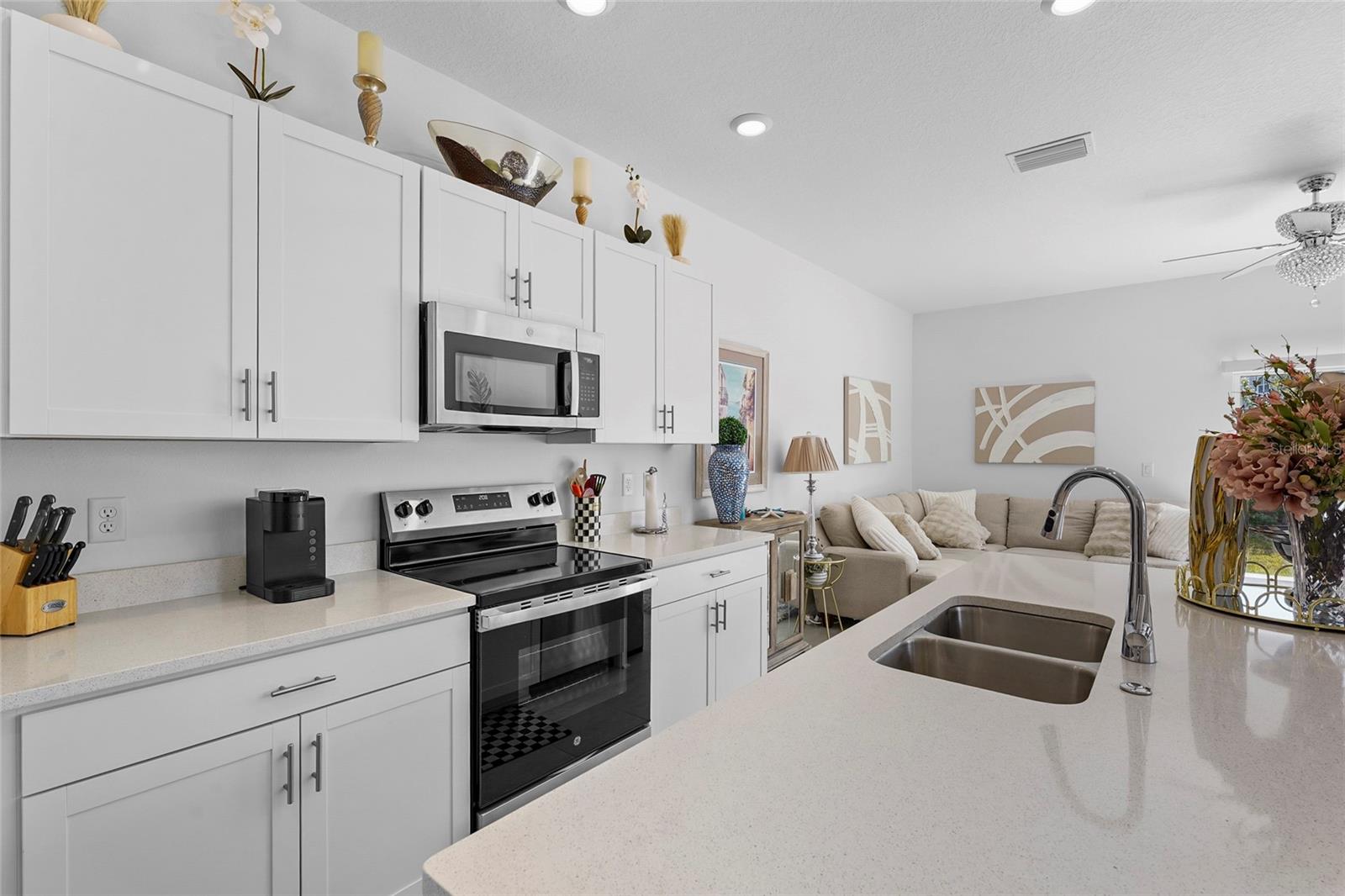 VINTERRA TWNHMS - Residential Lease