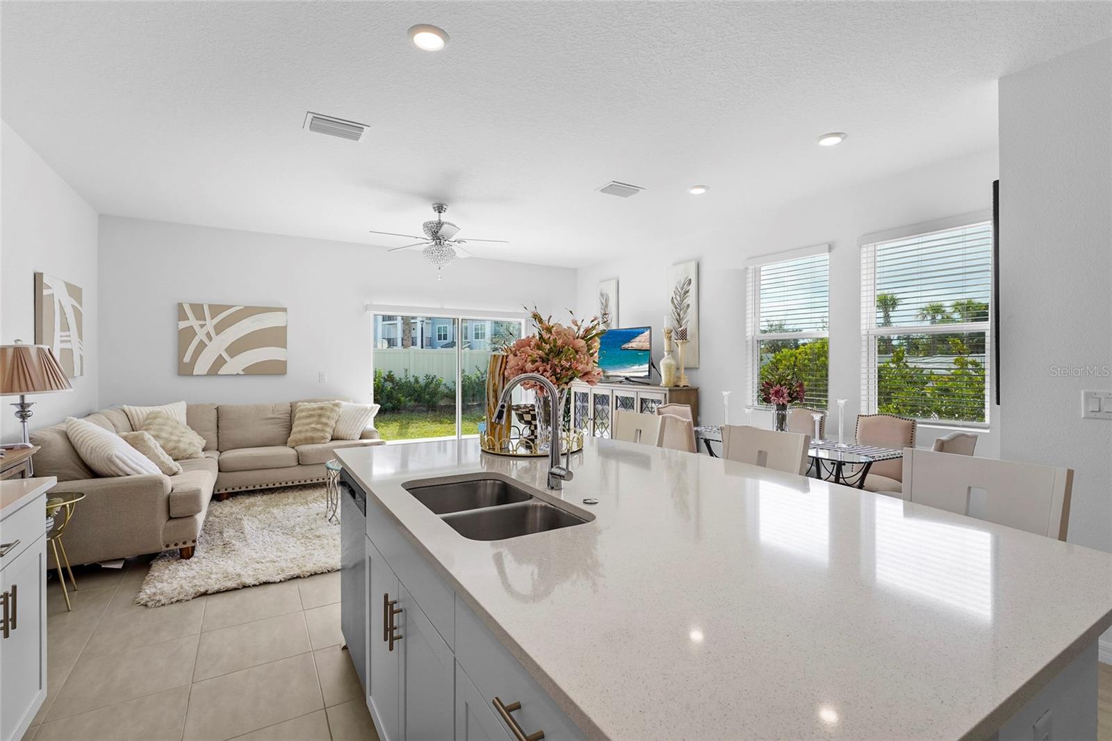 VINTERRA TWNHMS - Residential Lease