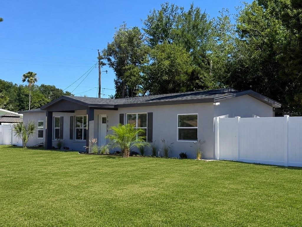 Photo of 1908 51st Avenue W, Bradenton, FL 34207 (MLS # OM724436)