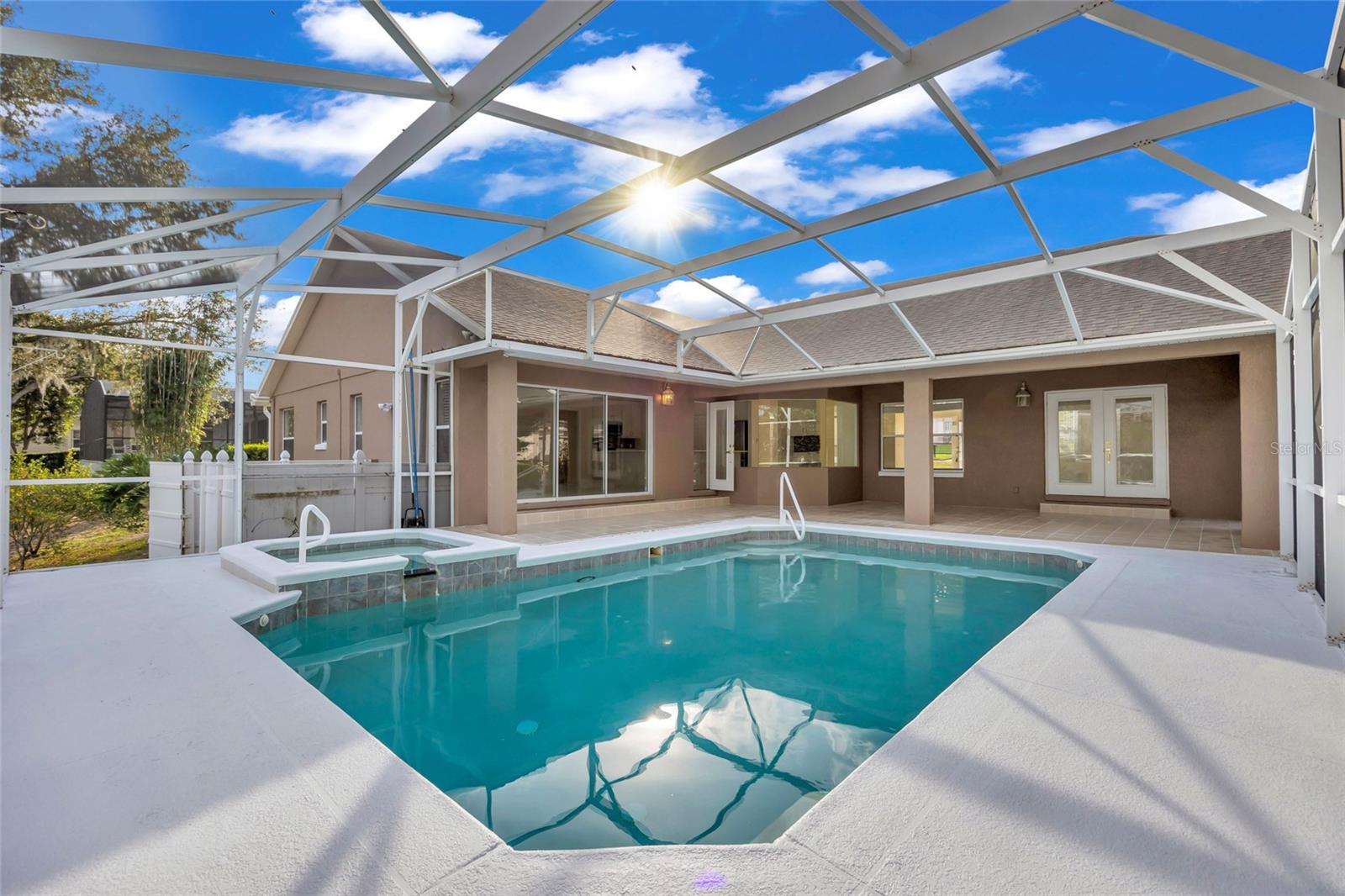 SUSANS LANDING PH 01 - Residential