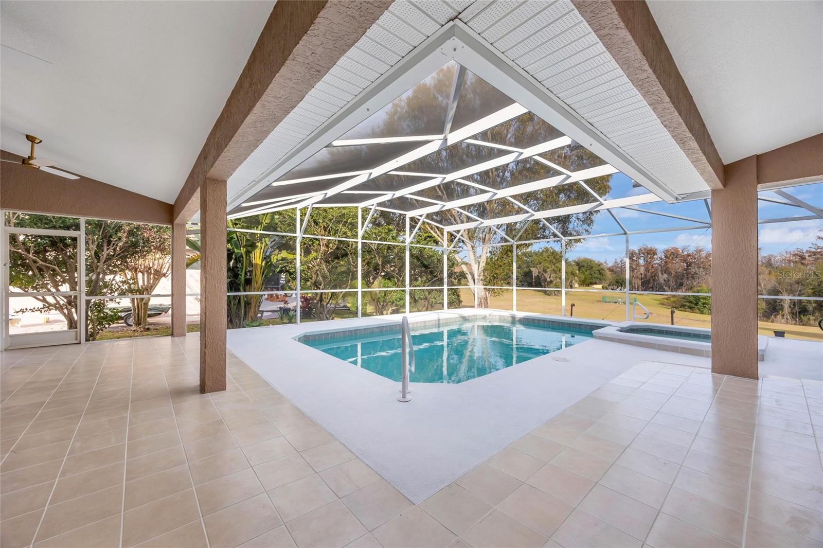 SUSANS LANDING PH 01 - Residential