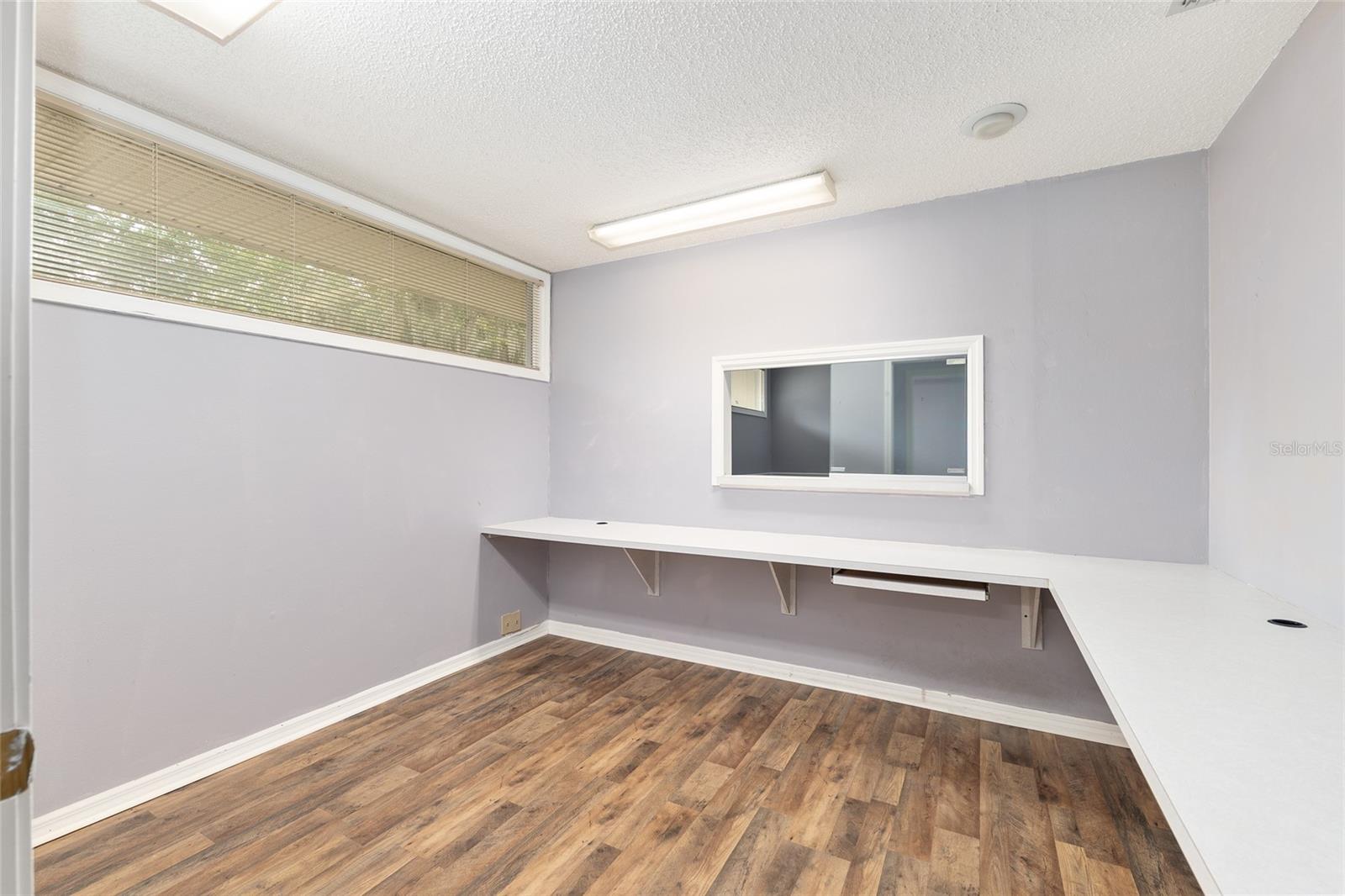 STARTING GATE OFFICE COMPLEX - Commercial Lease