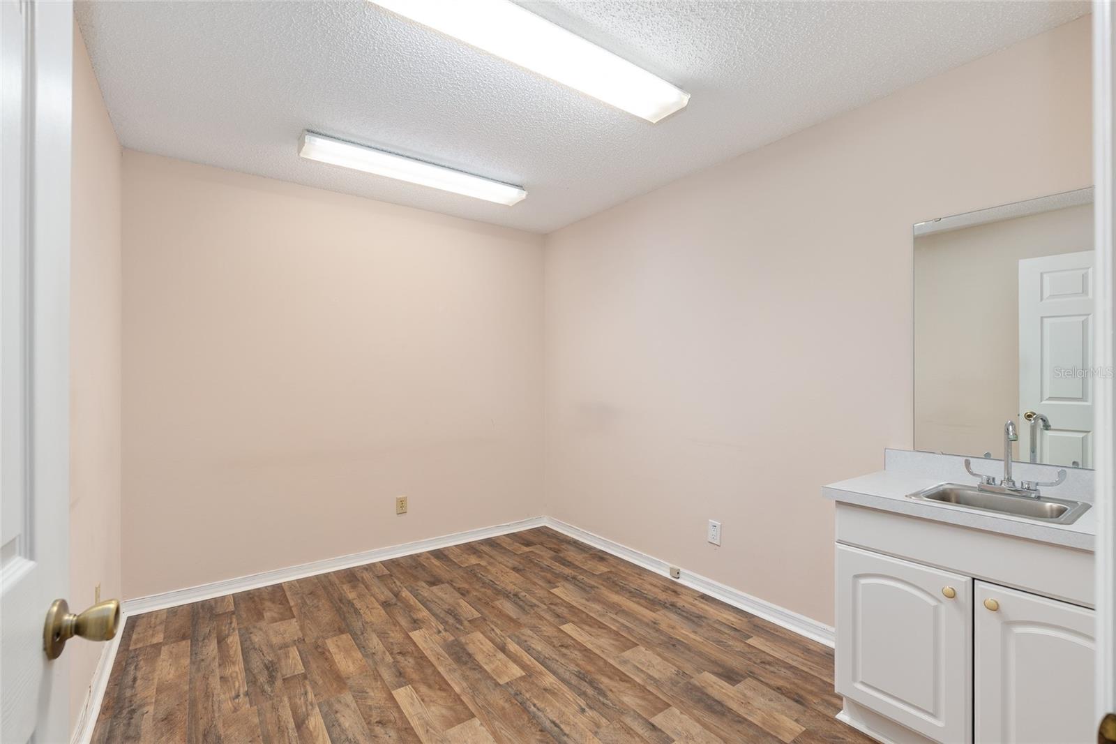 STARTING GATE OFFICE COMPLEX - Commercial Lease