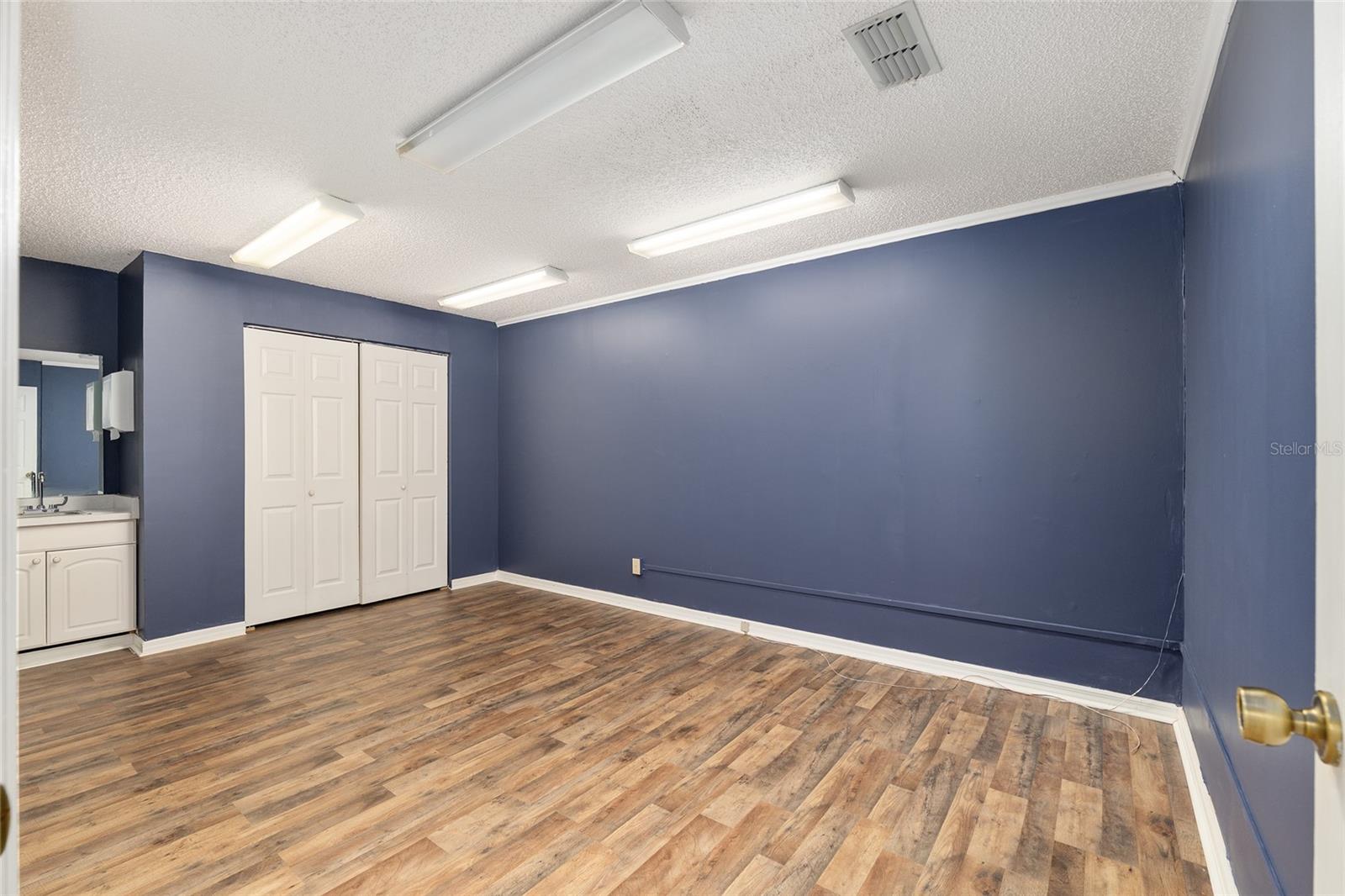 STARTING GATE OFFICE COMPLEX - Commercial Lease