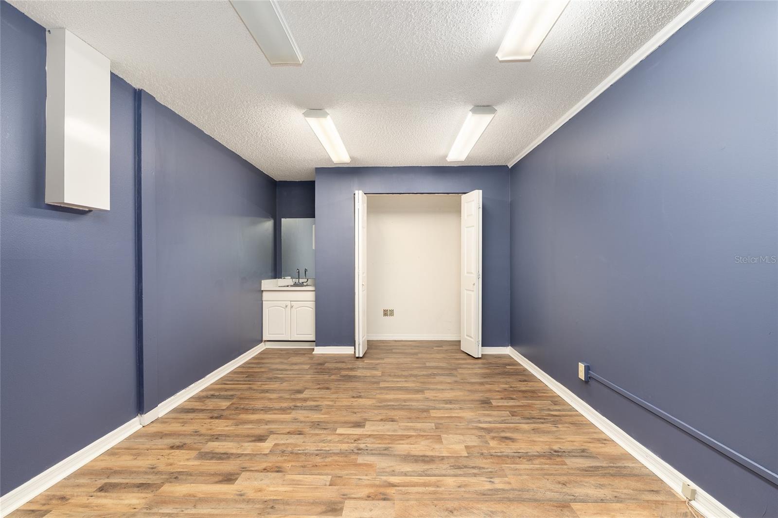 STARTING GATE OFFICE COMPLEX - Commercial Lease