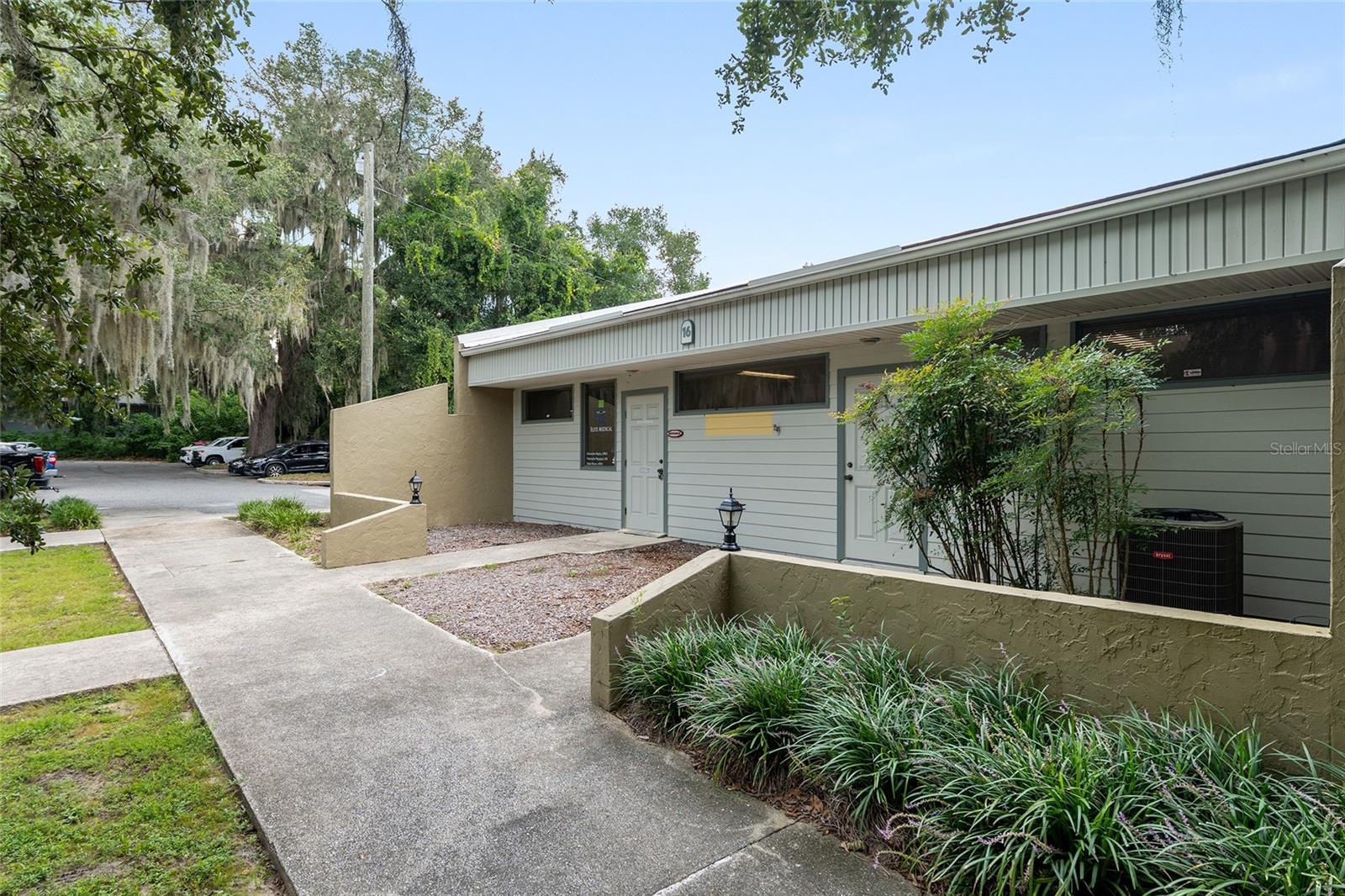 STARTING GATE OFFICE COMPLEX - Commercial Lease